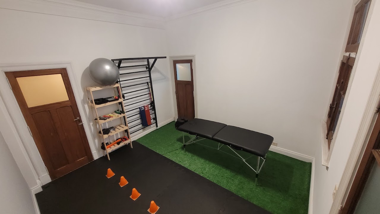 Consultorio de FES Kinesiologia, sala de rehabilitación y ejercicio terapéutico